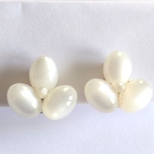 Vintage Richelieu earrings white moonglow screwback moon glow